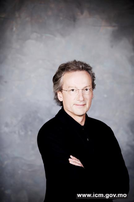 20190222090546_01_the cleveland orchestra conductor franz welser-most_photo by 

julia wesely