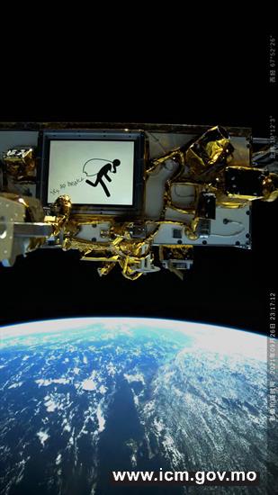 20250826155719_《卫星上的湖泊》2021-2022年©️徐冰工作室