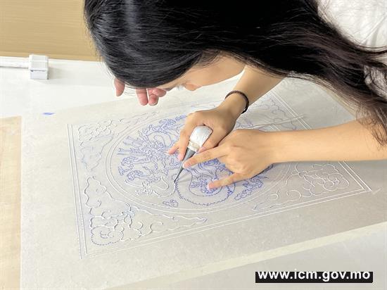 20260325163517_5 澳门实习生体验彩画作营造技艺